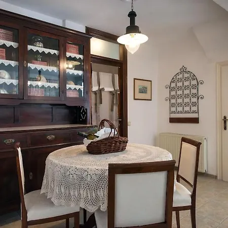 Peggy's Nautical Gem, Corfu * Kompítsion